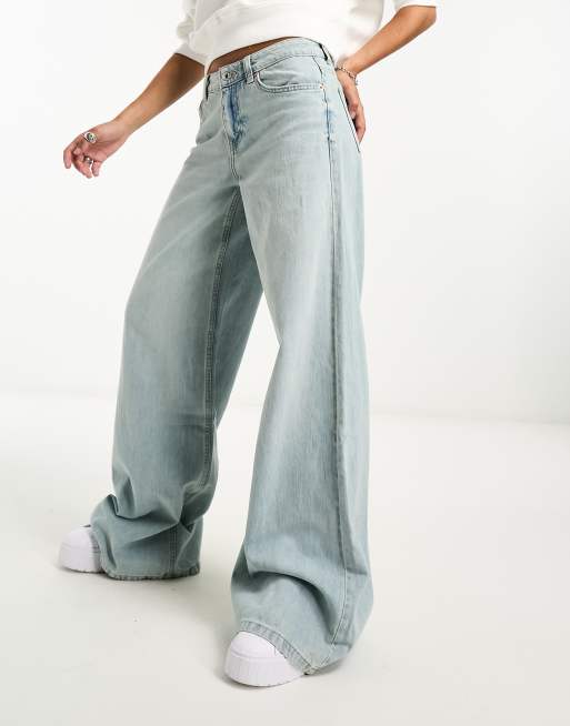 Bershka - Jeans met ultra wijde pijpen in blauw met gebleekte wassing