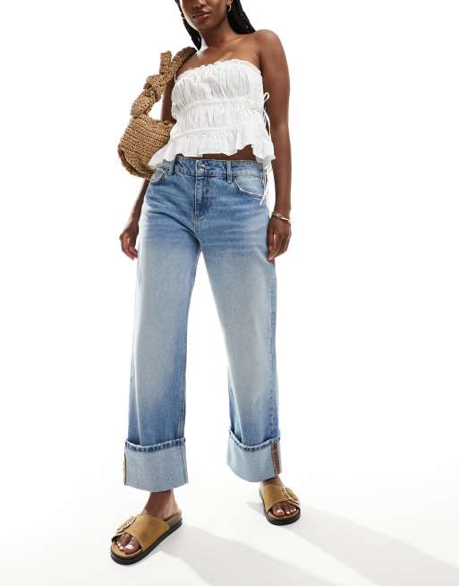 Bershka - Jeans met wijde pijpen en brede omslag in middenblauw