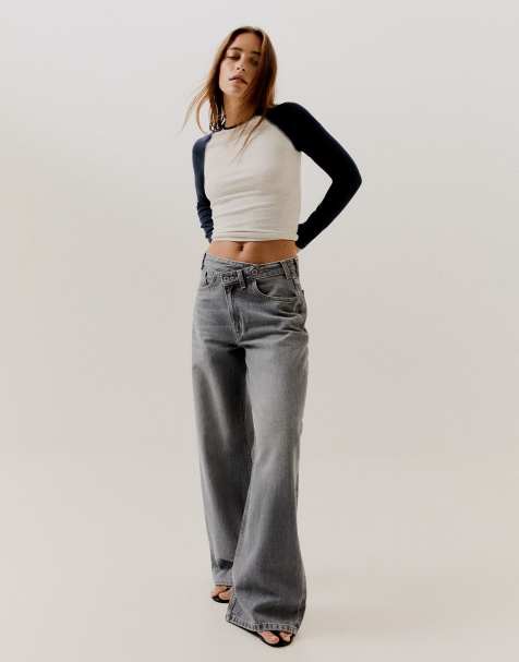Bershka jeans met wijde pijpen en gekruiste taille in lichtgrijs - view 1