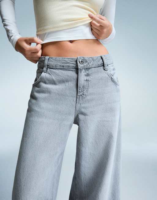 Bershka - Jeans met wijde pijpen en lage taille in lichtgrijs, 2 van 3