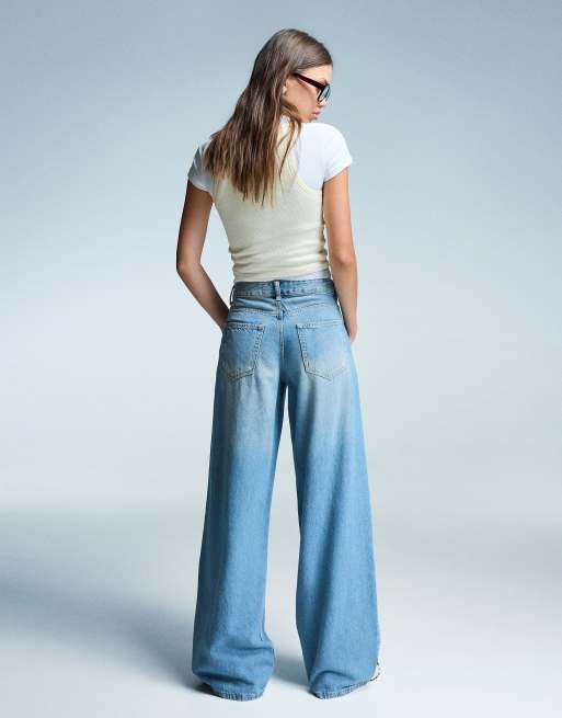 Bershka - Jeans met wijde pijpen en lage taille in middenblauw, 2 van 4