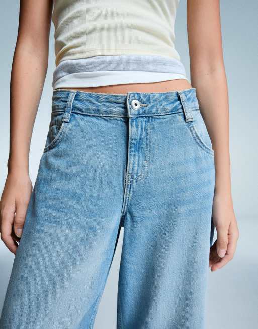 Bershka - Jeans met wijde pijpen en lage taille in middenblauw, 4 van 4