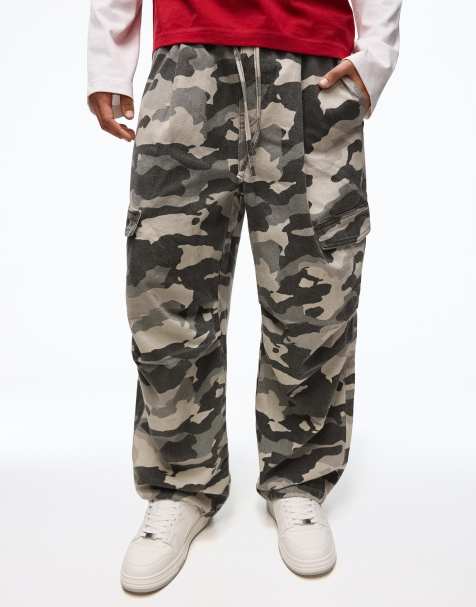 Bershka Jeans mit Military-Muster in Grau - view 1