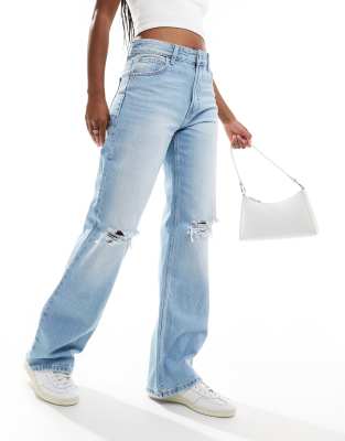 Bershka - Jeans mit weitem Bein und Knierissen in superheller Waschung-Blau