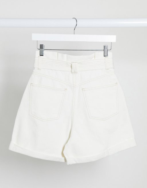 Bershka Jeans Shorts Mit Paperbag Taille In Weiss Asos