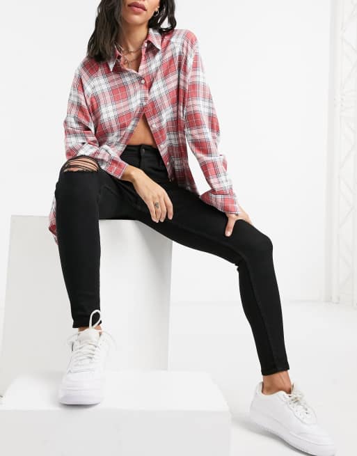 Bershka - Jeans skinny modellanti neri con effetto leggermente invecchiato