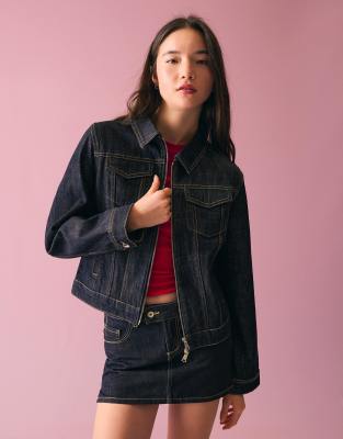 Bershka - Jeansjacke in Blau mit Reißverschluss-Marineblau