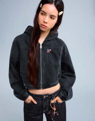Bershka - Jeansjacke in Schwarz mit Reißverschluss