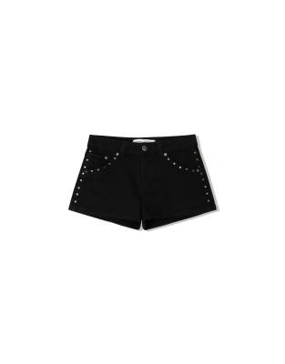 Bershka - Jeansshorts in Schwarz mit Nietenverzierung