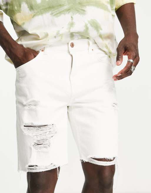 Bershka – Jeansshorts in Weiß mit schmalem Schnitt und Zierrissen