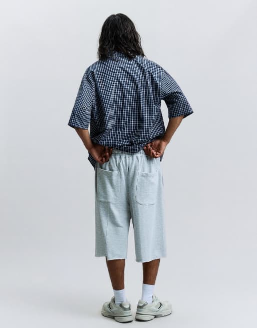 Bershka – Jersey-Bermudashorts in Hellgrau mit unversäubertem Saum, 4 von 4