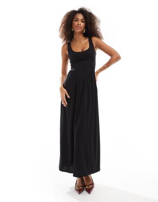 Bershka - Jersey-Maxikleid in Schwarz mit tiefer Taille