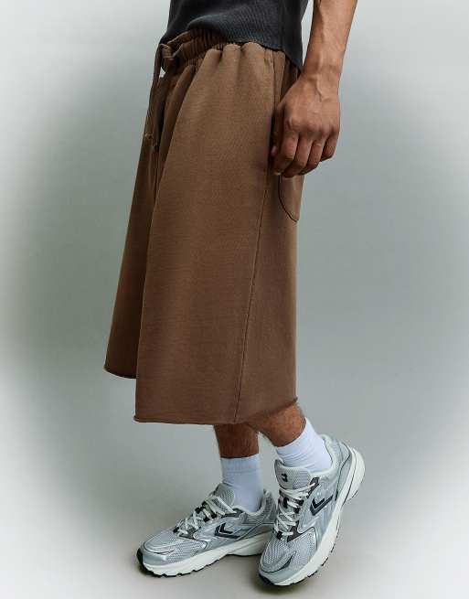 Bershka Jogger bermuda shorts in brown, 3 of 4