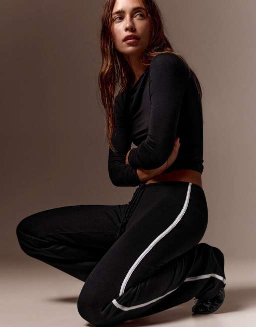 Bershka joggers con banda laterale a contrasto neri, 5 di 6