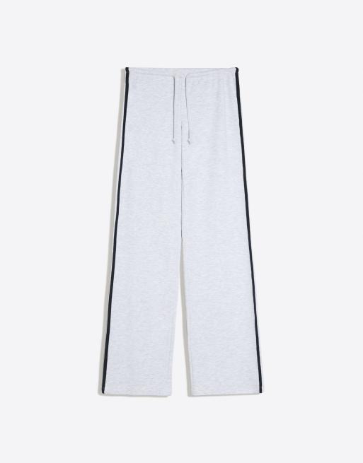 Bershka joggingbroek met contrasterende zijstreep in lichtgrijs, 5 van 5
