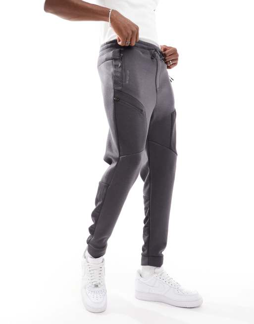Bershka – Jogginghose in Anthrazit mit Bahnendesign