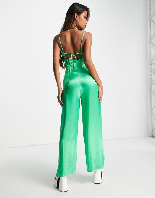 Bershka – Jumpsuit aus Satin mit Raffung in leuchtendem Grün, 4 von 4