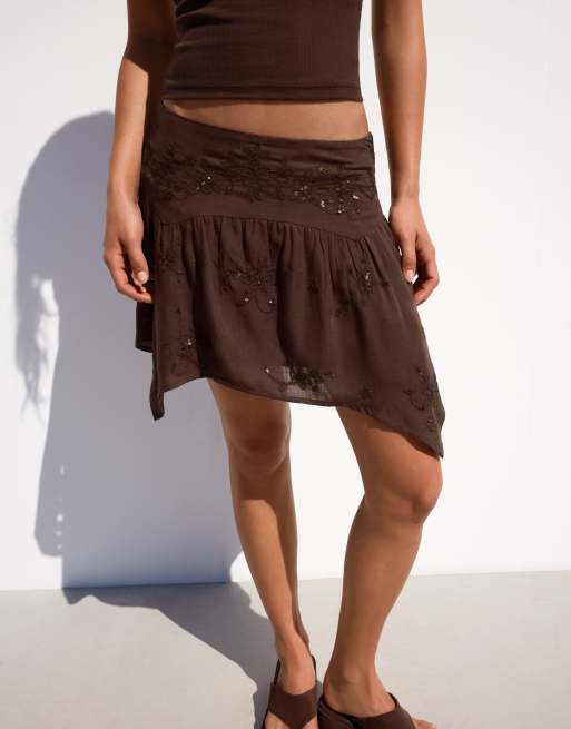 Bershka - Jupe à ourlet mouchoir ornée de broderies - Marron, 2 de 4