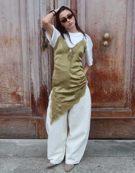 Bershka – Kakigrön, asymmetrisk miniklänning i satin - view 1