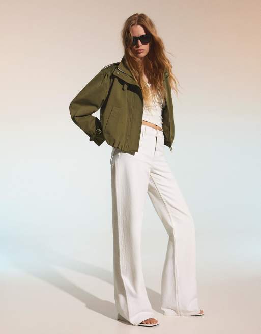Bershka – Kakigrön, rynkad jacka med spänne, 2 av 4