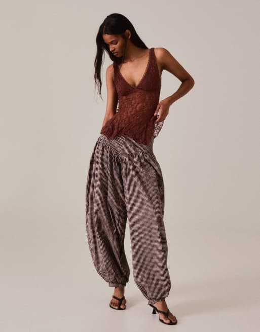 Bershka kanten cami in bruin, 4 van 5