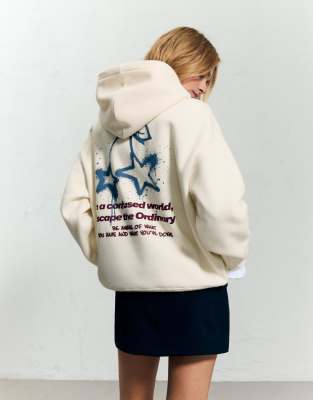 Bershka - Kapuzenpullover in Ecru mit Print-Weiß