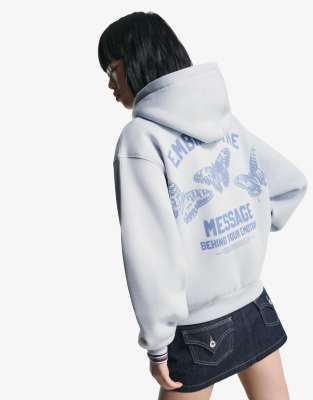 Bershka - Kapuzenpullover in Hellblau mit Print