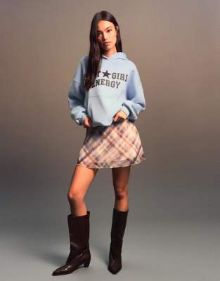 Bershka - Kapuzenpullover in Hellgelb mit Print-Blau