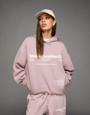 Bershka - Kapuzenpullover in Lila mit Print