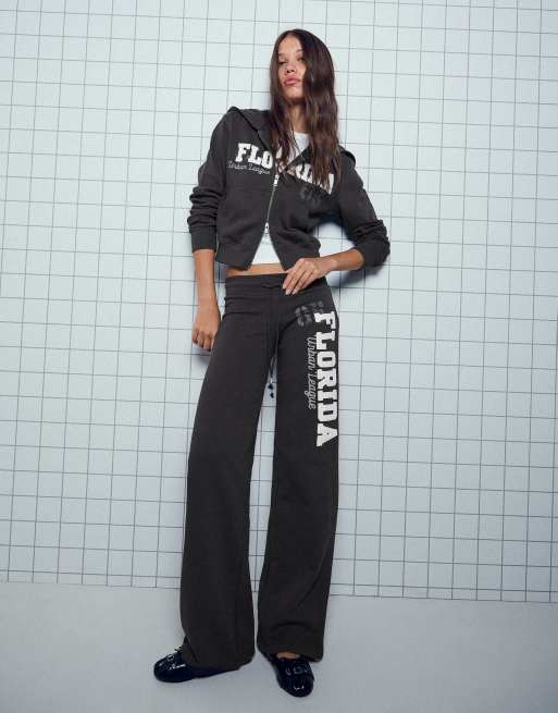 Bershka Kapuzenpullover mit Patch in Dunkelgrau, 4 von 5