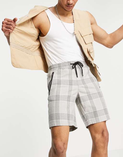 Bershka – Karierte Shorts in Beige
