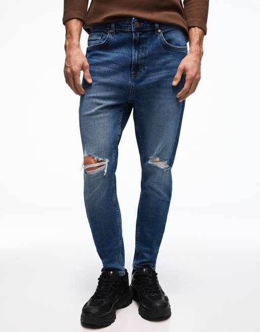 Bershka – Karottenjeans in Jeansblau mit Zierrissen, 2 von 4