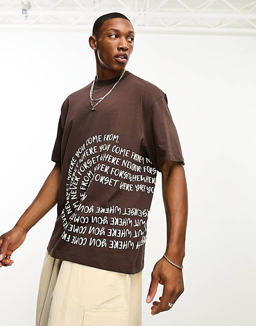 asos.com | Bershka – Kastig geschnittenes T-Shirt in Lila mit Wörter-Print