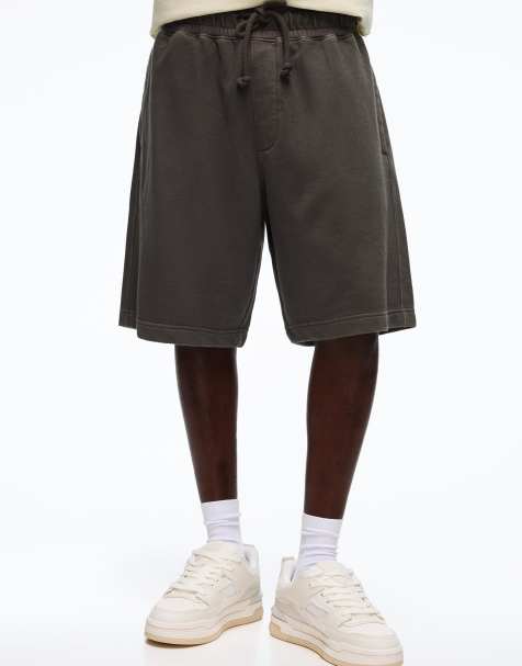 Bershka – Kastige Bermudashorts in verwaschenem Schwarz - view 1