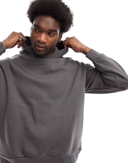 Bershka – Kastiger Kapuzenpullover in Anthrazit mit farblich abgestimmtem Logo 