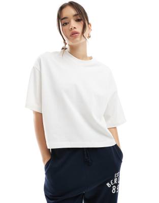 Bershka - Kastiges Oversize-T-Shirt in Weiß