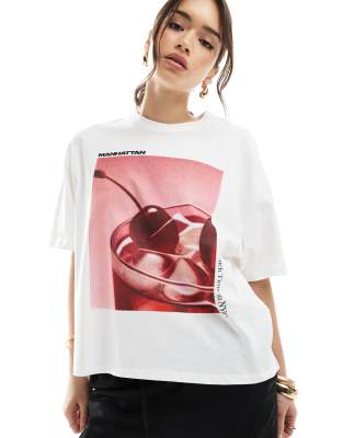 Bershka - Kastiges Oversize-T-Shirt mit Kirschmuster-Bunt