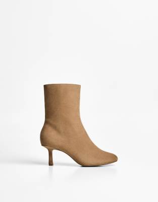  Kitten heel ankle boots in tan