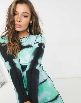 Bershka – Kleid mit Batikmuster und Kontrastnaht in Grün | ASOS