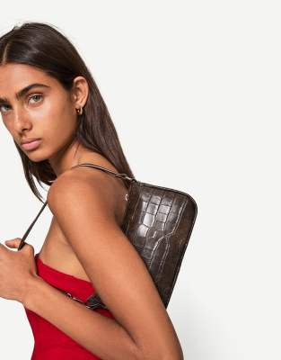 Bershka - Kleine Schultertasche aus Kunstleder in Braun