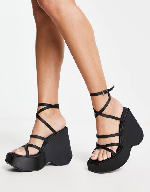 Bershka – Klobige Satin-Sandalen mit Riemchen in Schwarz, 4 von 4