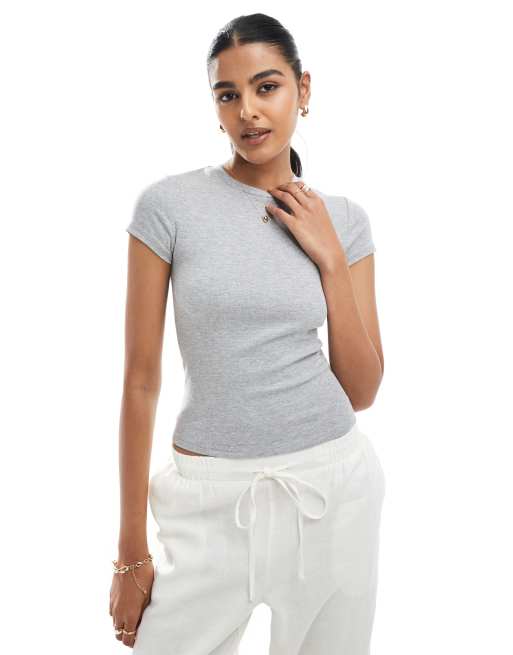 Bershka – Knapp geschnittenes T-Shirt in Grau