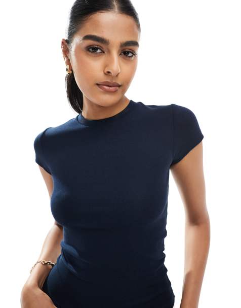 Bershka – Knapp geschnittenes T-Shirt in Marineblau - view 1