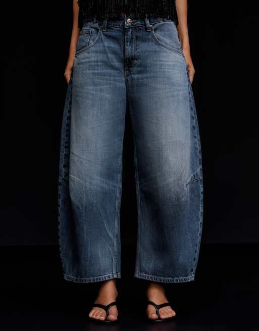 Bershka korta barrel-leg jeans i mellanblå, 4 av 5