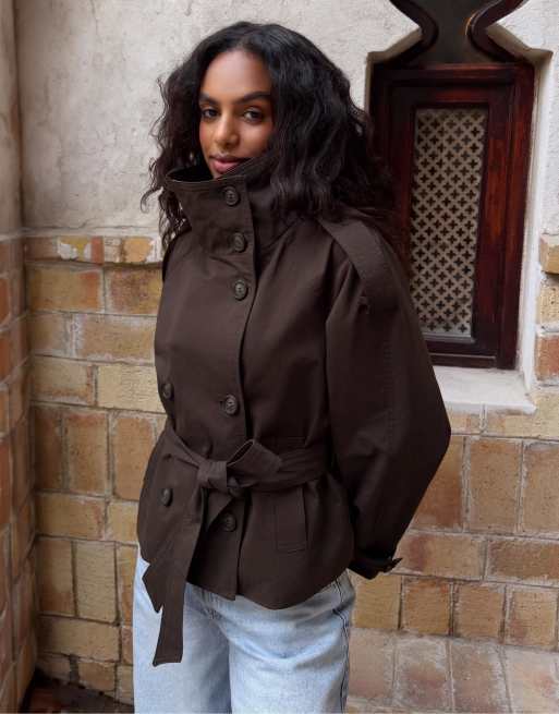 Bershka - Korte trenchcoat met opstaande boord in bruin, 2 van 6
