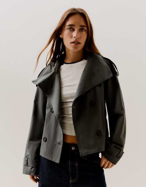 Bershka - Korte trenchcoat met opstaande boord in grijs - view 1