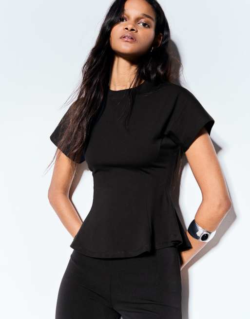 Bershka kortærmet peplum-T-shirt i sort, 2 af 5