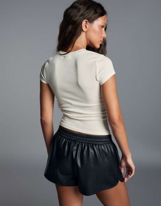 Bershka kortærmet T-shirt med print i creme, 3 af 5