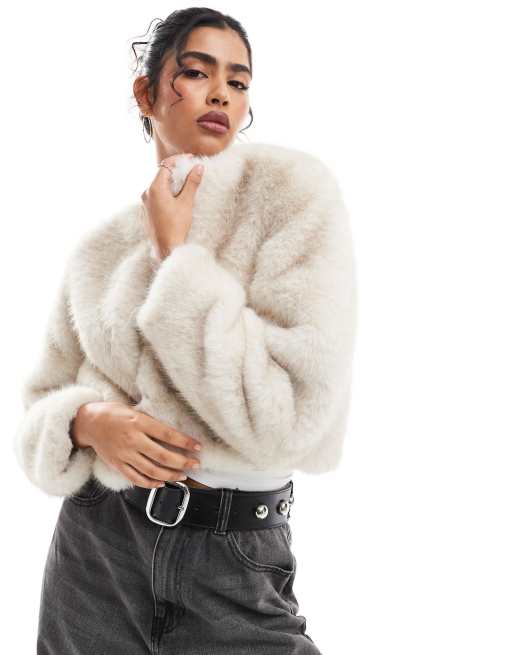 Bershka – Kremowa kurtka o krótkim fasonie ze sztucznego futra