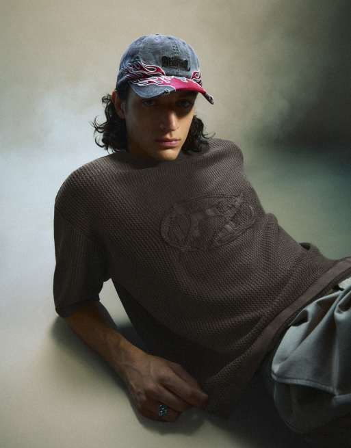 Bershka kurzärmeliges T-Shirt mit Waschungseffekt und Patches in Grau, 3 von 5